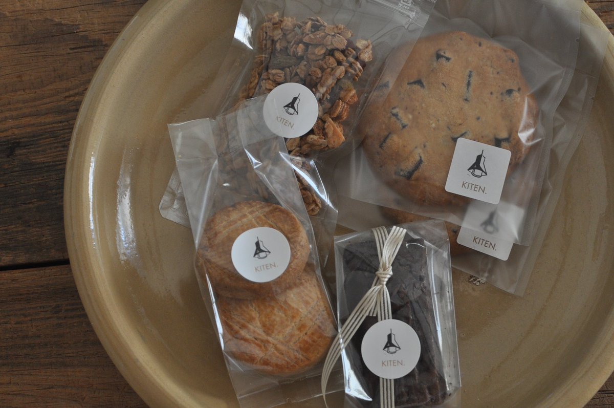 今週は写真の内容（予定）で焼菓子セットの通販を募集しようと思います。

1月19日(金)発送です。

詳細は明日の夕方〜夜に、オンラインストアにアップします。