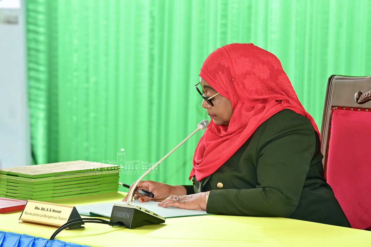 ikulumawasliano's tweet image. Rais wa Jamhuri ya Muungano wa Tanzania Mhe. Samia Suluhu Hassan akiongoza Kikao cha Baraza la Mawaziri kilichofanyika Ikulu Tunguu, Zanzibar tarehe 16 Januari, 2024.