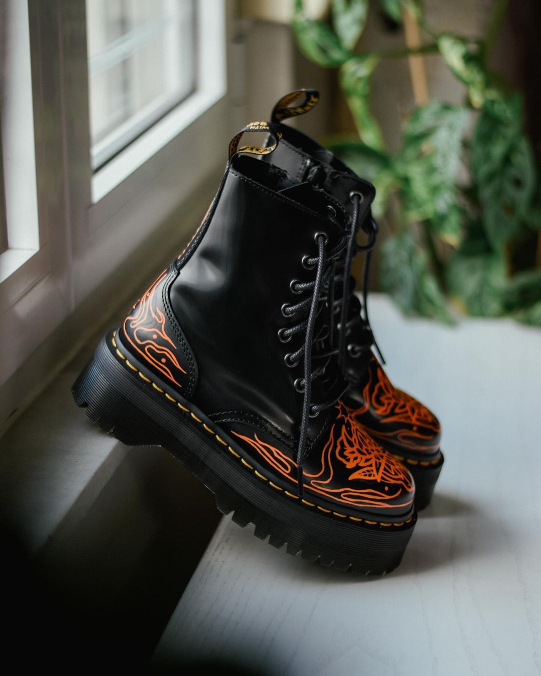 Dr martens hotsell spin