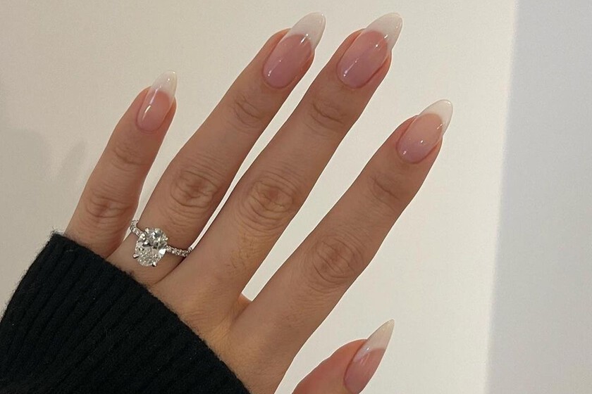 trendencias's tweet photo. La tendencia en uñas para enero 2024 que adoran las mujeres elegantes se llama 'clean nails' y es puro minimalismo #manicura #cleannails https://t.co/hftAzniIfA https://t.co/66EVHUI8U1