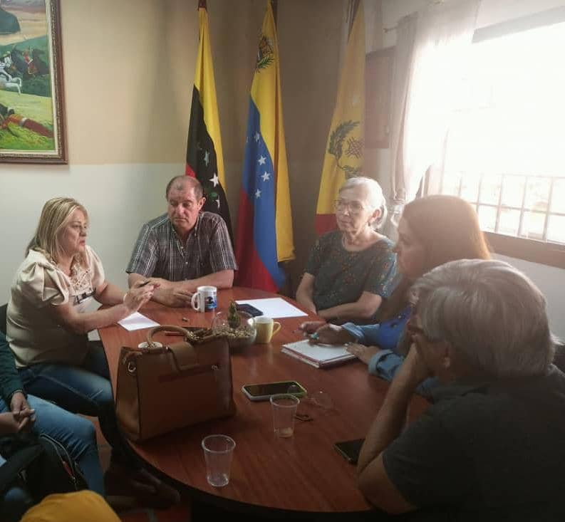 #16Enero 🇻🇪 | Semana del Maestro y la Maestra

Mesa de trabajo con el Alcalde y la Directora del CDCE municipio Guásimos para organizar el Acto Solemne en celebración del Día del Maestro/a

#TransformarPorElFuturo 
#SaludosTachira
<a href="/NicolasMaduro/">Nicolás Maduro</a> 
<a href="/_LaAvanzadora/">Yelitze Santaella</a> 
<a href="/FreddyBernal/">Freddy Bernal</a>