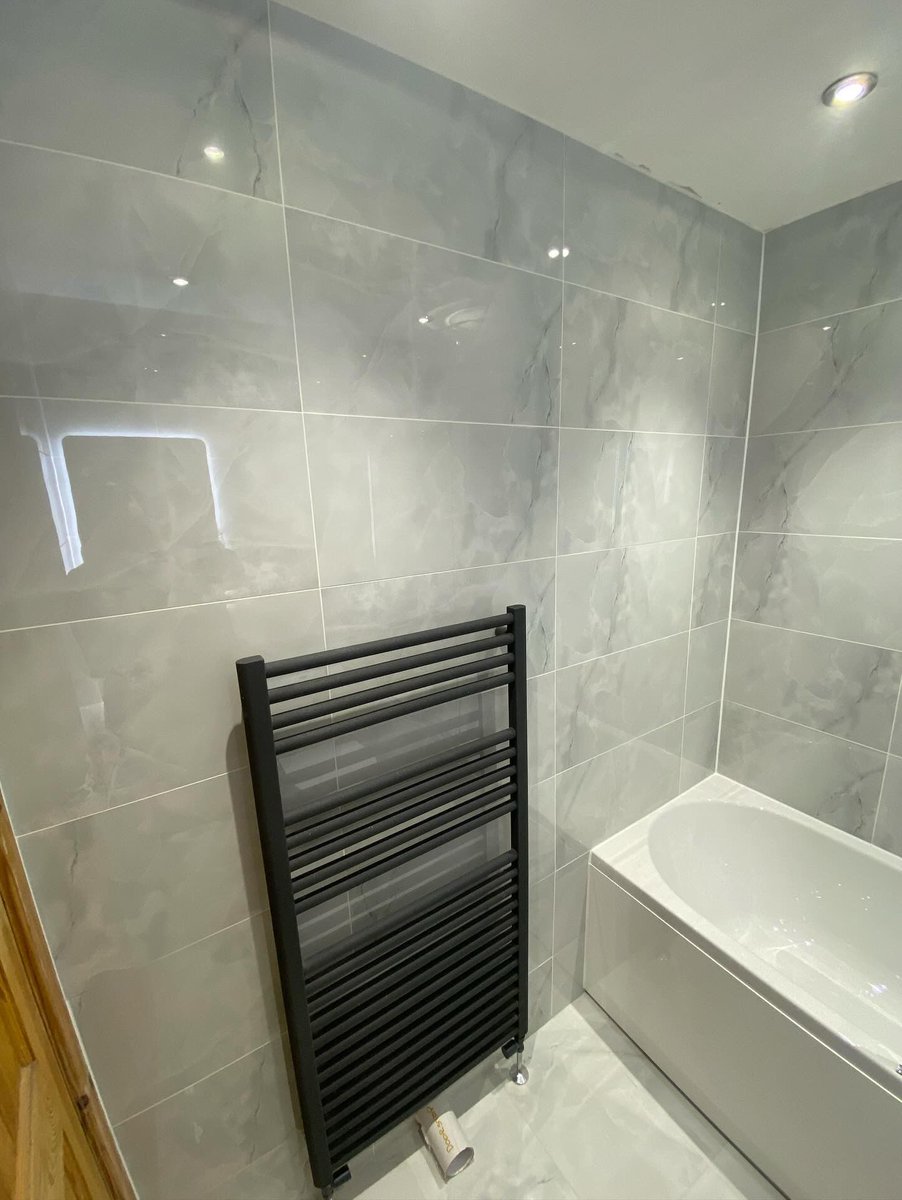 The first Bathroom of 2024 for APW Fitting & Son. From the LED Mirror, to the modern shower head, to the clean tiles, they really did an excellent job. 👏🏻🙌

All supplies by Duftons. If you’d like your dream bathroom, check them out! 🛁 

#Duftons #Bathrooms #CustomerWork