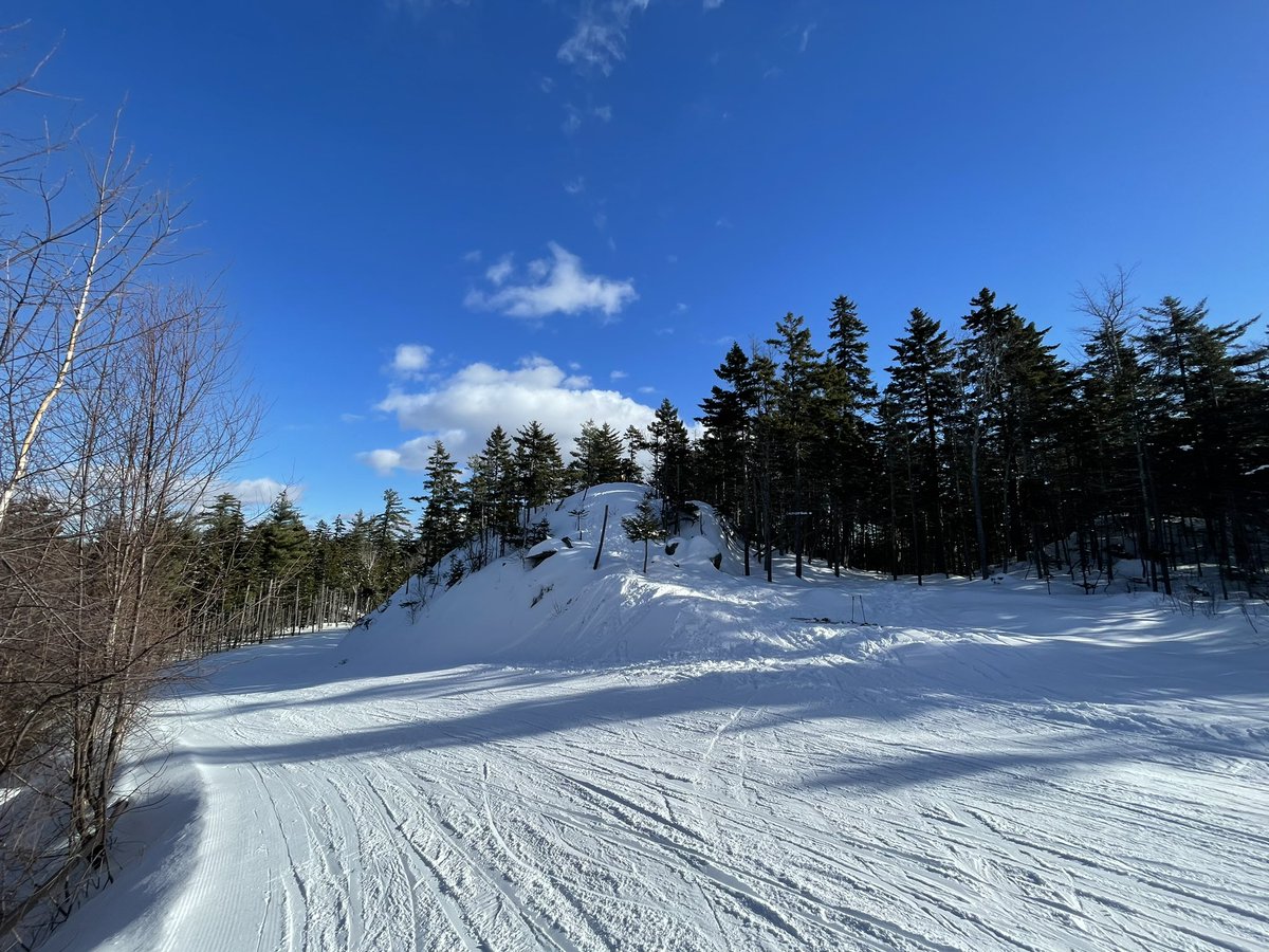 FloydPerkinson's tweet photo. Couple skiers (mom and child?) hiked up a rock, as I skied by I snapped a few and said Id post them. Photos come out great, but the day definitely did! #BMOM https://t.co/vKuQc6SZjL