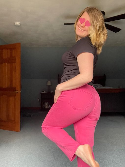 Don&rsquo;t you scroll by me! Like it, share it! Comment or get blocked https://t.co/6tgU9bK2KF