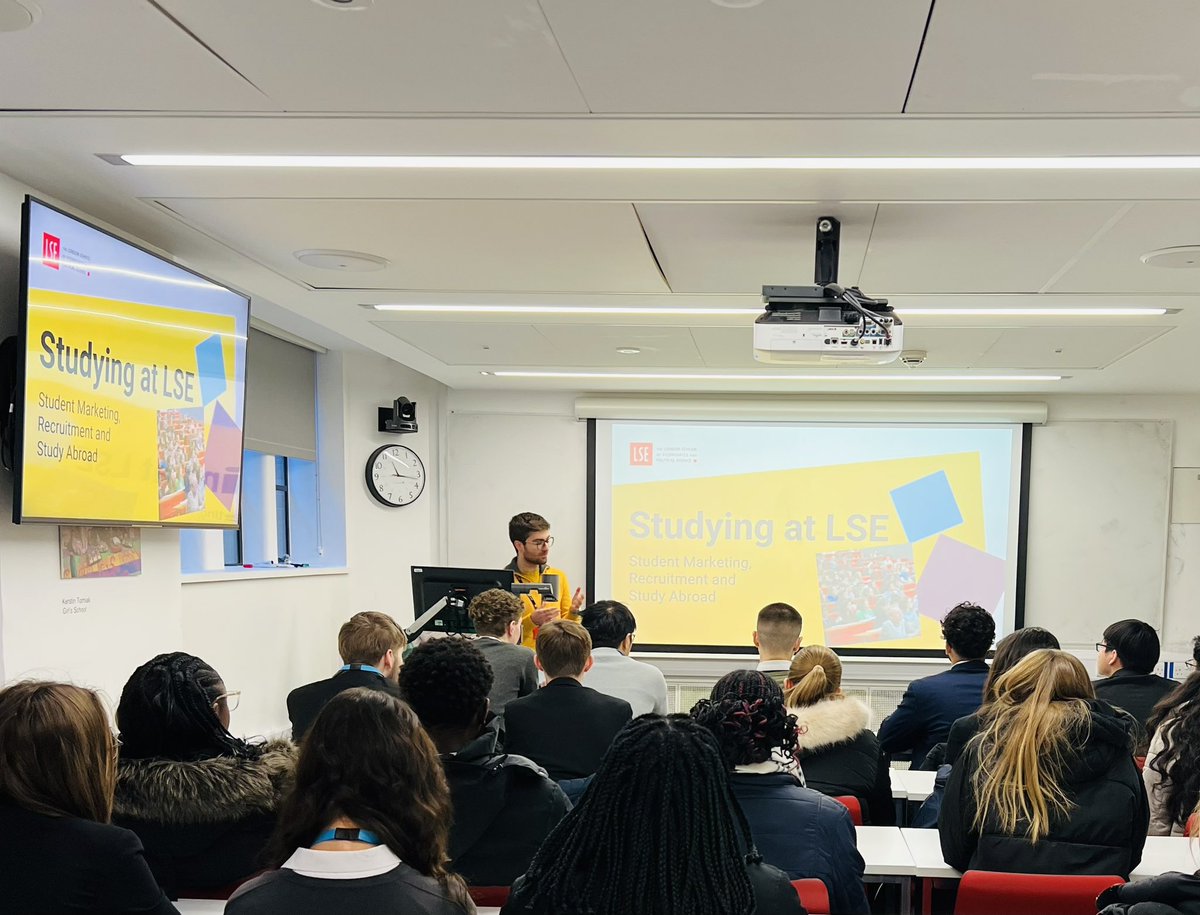 WG6Student's tweet photo. Quick Year 12 Scholars trip up to London School of Economics! https://t.co/yM0oNJDzym