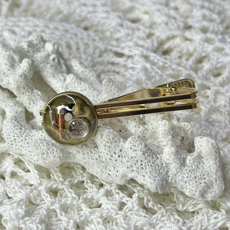 throbox_0601's tweet photo. 🕰️Remake vintage Tie pin🕰️
US製、日本製のヴィンテージ時計を解体してその他のヴィンテージと組み合わせました。 タイピンとしてだけでなく、スカーフクリップやブローチとしても楽しんで頂けます。
2,500yen+送料

Xでの通販対応も承っております。
お気軽にDMにてお問合せ下さい。 https://t.co/8dEds5lslu