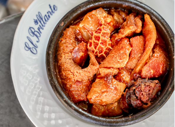 Los callos son una de las tapas más típicas del Madrid más castizo. Este clasicazo sigue teniendo muchos fans, incluso entre los jóvenes. Literalmente ¡os relaméis! 😋  

#ElBrillante #Madrid #BarElBrillante #Raciones #Tapas #Bar #Callosalamadrileña #Casquería