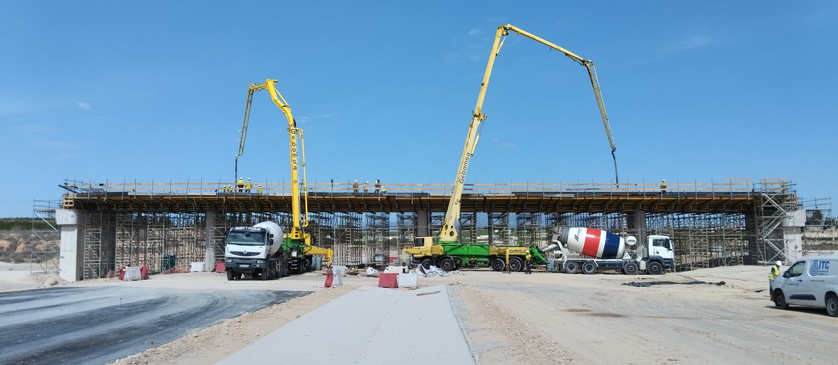 Pavasal's tweet photo. 🚧 TRAMO DEL ARCO NOROESTE DE MURCIA 🚧
Obra en la AV-120. Con una longitud de 7.650m, 2 viaductos longitudinales, 2 pasos superiores, 3 pasos inferiores y 5 estructuras que forman parte del enlace Alcantarilla.
#Pavasal #construcción #EquipoPavasal #CompromisoPavasal https://t.co/j925Y9rZUZ
