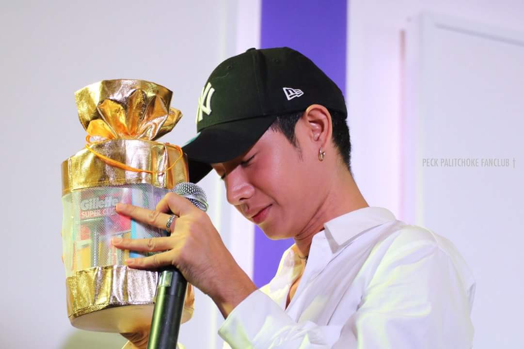 KewaKewa2's tweet photo. หายวันหายคืน ทุกอย่างราบรื่น ไม่เจ็บไม่ปวด กินอร่อย นอนหลับ วิ่งได้โดยเร็ววันนะ หายเพี้ยงๆๆๆๆ 💕🙏🥰✌️ 
@peckpalit
#GetWellSoonPaLit
#เป๊กผลิตโชค
#PeckPaLitChoke https://t.co/vC44wo7KVs