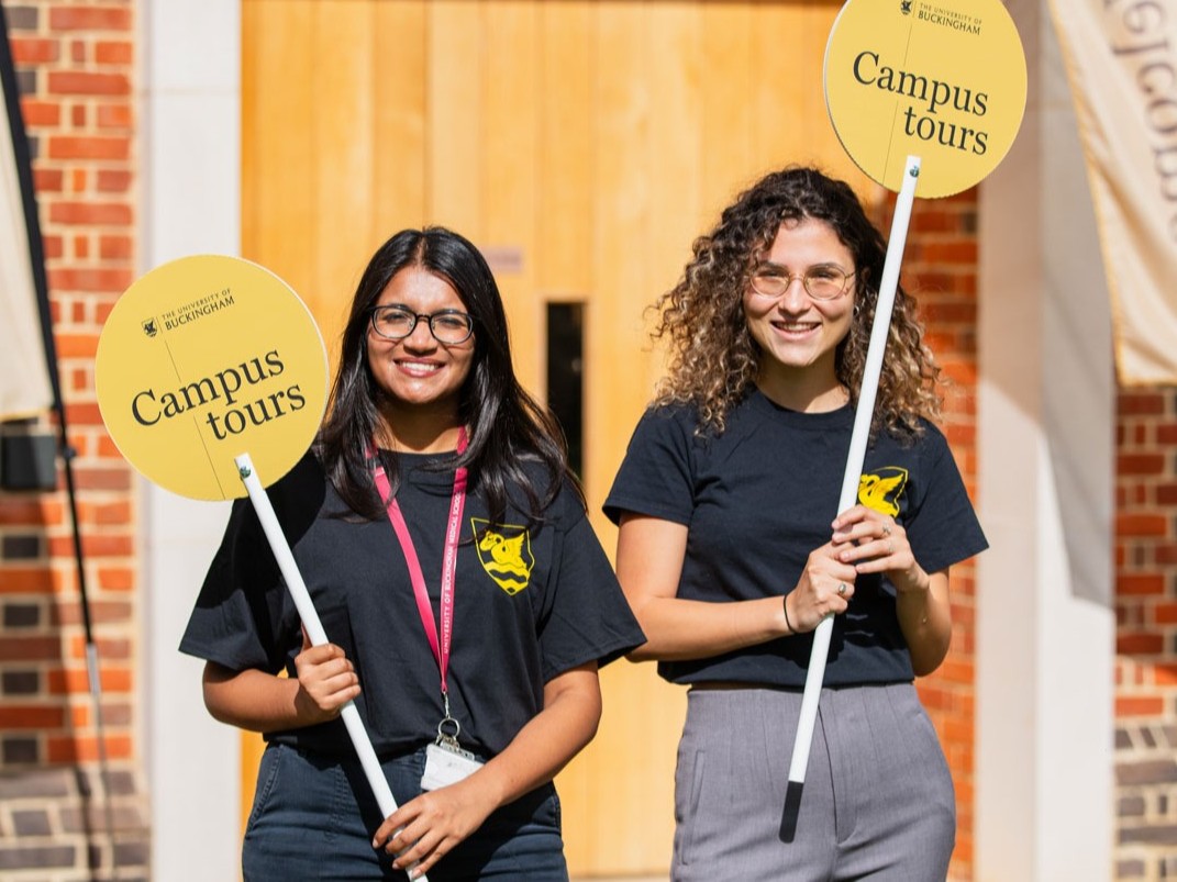 🌟 Become a Student Ambassador! 🌟 We're looking for new students to help out with an array of events including Open Days, online taster sessions and tours of our campuses - and get paid for it too 🤩 Interested? Email helen.watts@buckingham.ac.uk to find out more