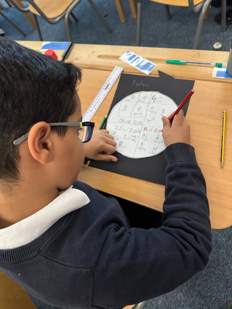 pimlicoprimary's tweet photo. On Friday, our KS2 students took part in a Design Technology Day! The students were challenged to design - make - evaluate a range of specific mechanisms. Year 3 were tasked with creating a 'zones of regulation' board using levers. 🛠️ https://t.co/HlgET18A9i