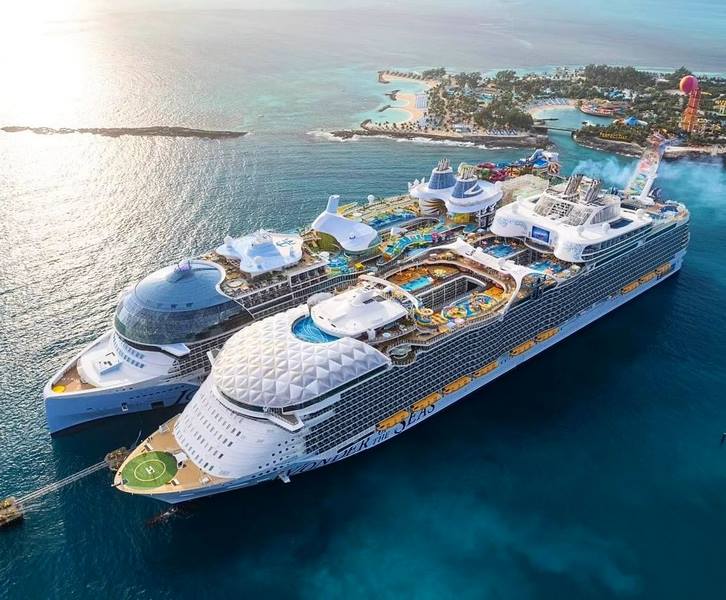 World’s Largest Cruise Ships Meet in CocoCay

cruiseindustrynews.com/cruise-news/20…