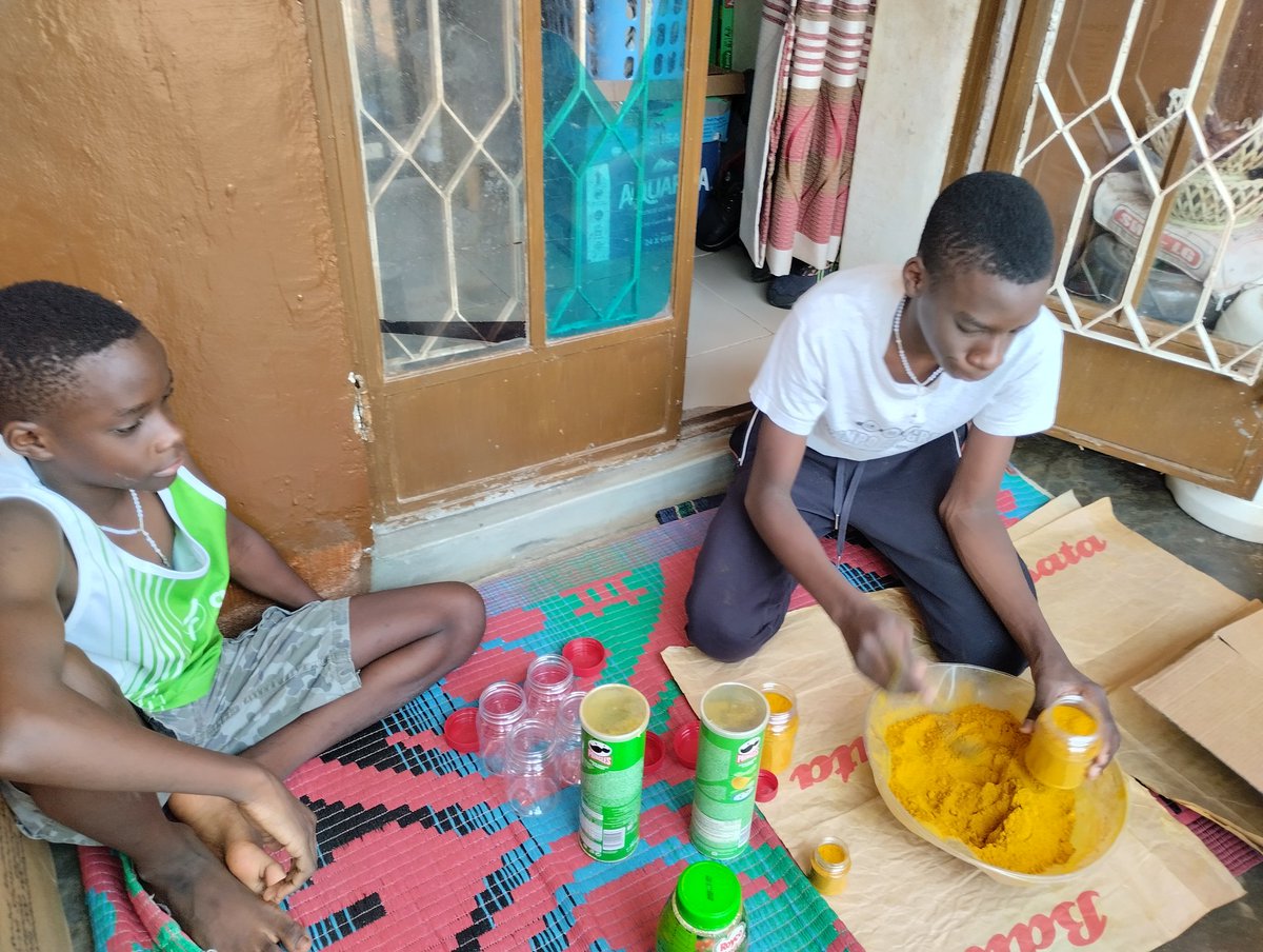 KiapiKFreddie76's tweet image. Today our children #Kiapi family #MbaleCity have been packing #Turmeric powder a project they started in 2020 during the 1st #COVID19 lockdown. @GODFREY_Kutesa @wekesa_amos @PSF_Uganda @Mglsd_UG @moes_ug 
#SkillingUG
#RethinkParentingUG
#BuildingAGenerationUG