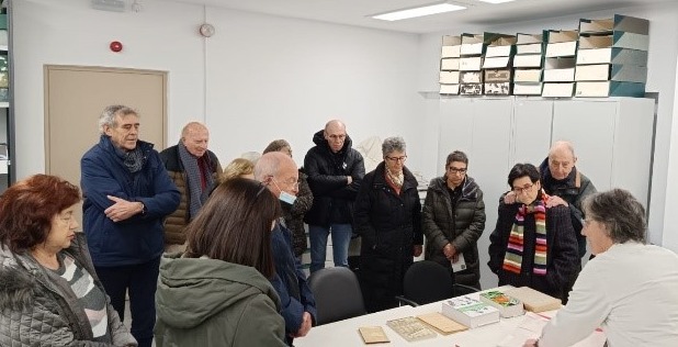 crai_ub's tweet photo. 🗓️ 11/1: Visita de 2 grups de socis del Centre Excursionista de Catalunya @CEC_cat a l'@HerbariBCN.
🌱 Des del 2007, el #CeDocBiV custodia la col·lecció de plantes donada pel CEC, amb més de 5.700 mostres.
🌿 Herbari Docent 👉 https://t.co/U4hYx8svpj
ℹ️ https://t.co/zAJHwHfWeQ https://t.co/piuQlMPME4