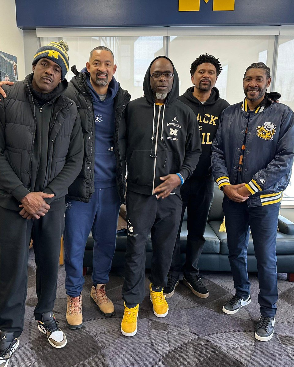 1dopebloke's tweet image. #Michigans #FabFive 30yrs later. These dudes were bad mofos. Loved watching them as a kid.  #Basketball #CollegeHoops #NCAA
