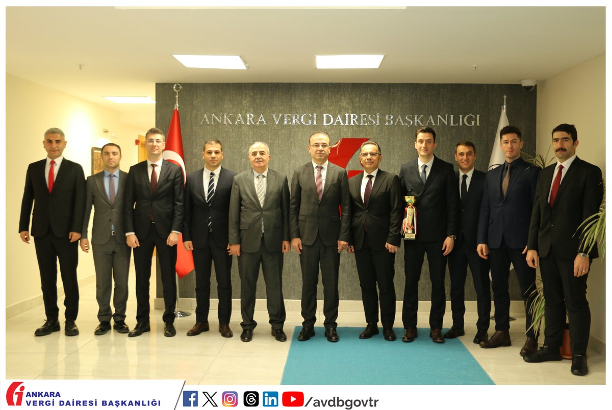 ankaradefterdar's tweet photo. Ankara Kurumlar Vergi Dairesi Müdürlüğü Futbol Takımı, Ankara Vergi Dairesi Başkanı Sayın Yüksel DUMAN’a nezaket ziyaretinde bulunmuştur.
#avdbgovtr 
#gibsosyalmedya https://t.co/kyU5EwOLOR