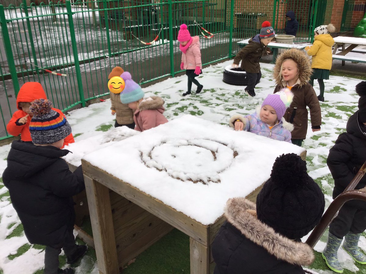 EYFSSJV's tweet photo. The children loved playing in the snow this morning.❄️❤️ https://t.co/PN3oKNJJ5k
