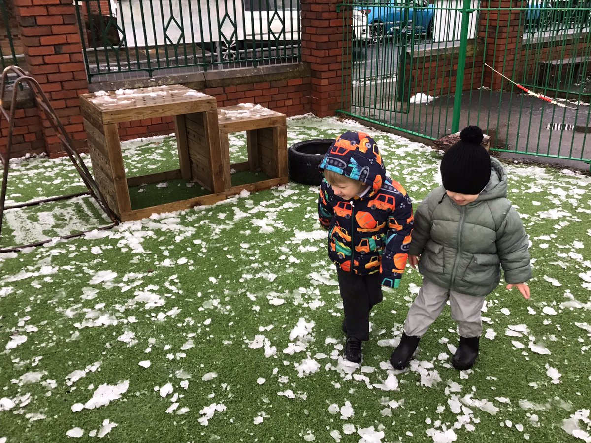 EYFSSJV's tweet photo. The children loved playing in the snow this morning.❄️❤️ https://t.co/PN3oKNJJ5k