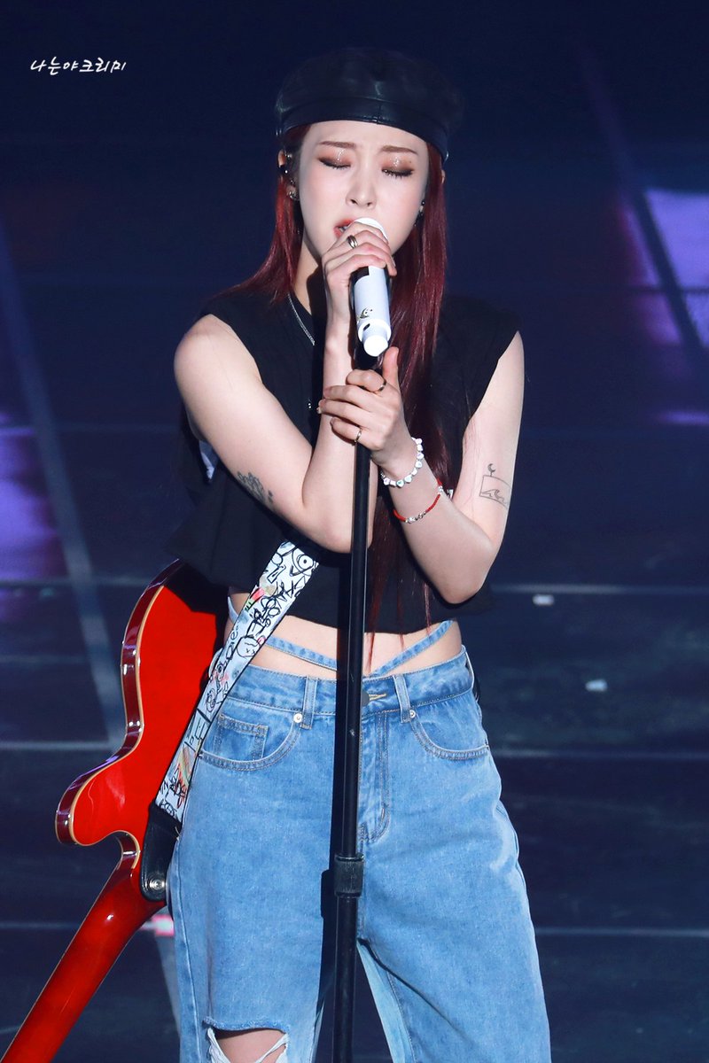 MBARCHIVE_'s tweet photo. Are we getting the red rockstar concept photo tomorrow  🫣

— #문별 #MOONBYUL https://t.co/zEo5J0S46F