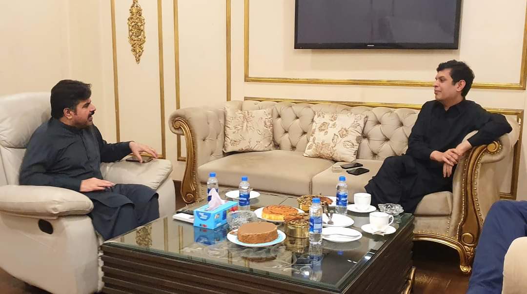 NaumanIShaikh's tweet photo. سابق رُکن قومی اسمبلی نعمان اسلام شیخ نے سابق صوبائی وزیر سید ناصر حسین شاہ سےانکی رہائش گاہ علی ہاؤس پر ملاقات کی۔

#GeneralElection2024 #VoteForTeer #PPP #Election2024 #VoteForPPP #تیر_چلے_گا #Sukkur https://t.co/sOylI1omQI