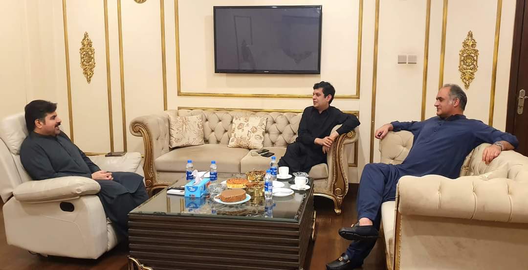 NaumanIShaikh's tweet photo. سابق رُکن قومی اسمبلی نعمان اسلام شیخ نے سابق صوبائی وزیر سید ناصر حسین شاہ سےانکی رہائش گاہ علی ہاؤس پر ملاقات کی۔

#GeneralElection2024 #VoteForTeer #PPP #Election2024 #VoteForPPP #تیر_چلے_گا #Sukkur https://t.co/sOylI1omQI