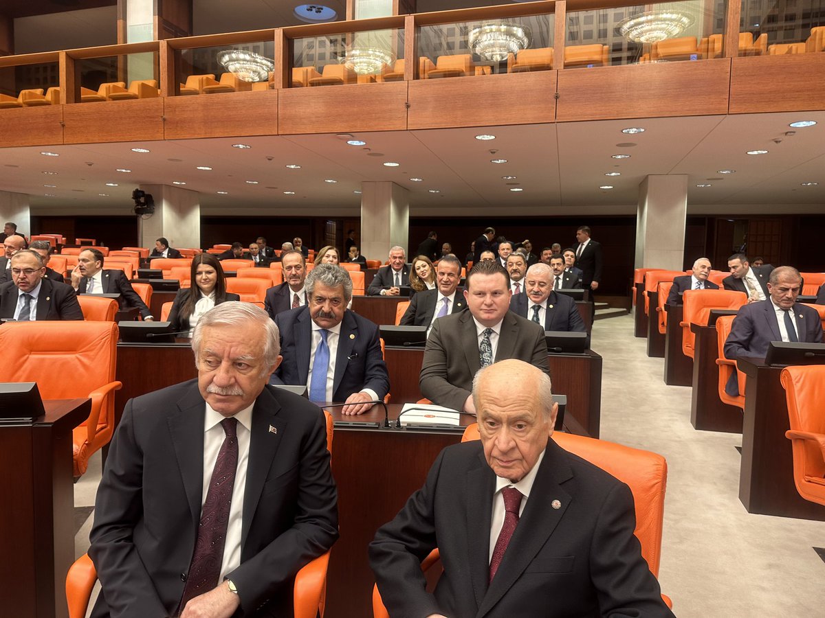 MhpTbmmGrubu's tweet photo. Genel Başkanımız Sayın Devlet Bahçeli @dbdevletbahceli, Milli Savunma ve Dışişleri Bakanlarının Pençe Kilit Harekat Bölgesinde meydana gelen hain terör saldırılarına yönelik bilgilendirecekleri oturum münasebetiyle TBMM Genel Kurulunda. https://t.co/U9pofs2nqM