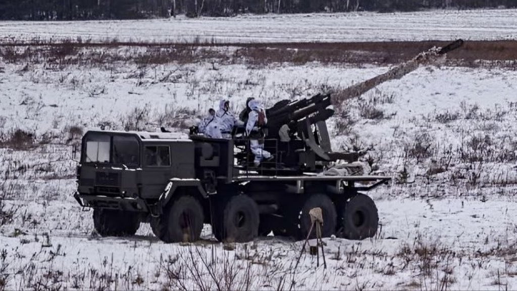 As reserve forces, Ukrainian Territorial Defense units are sometimes forced to utilize older equipment.  

This doesn’t stop them from continuing to improvise SPH technicals by bolting 100mm KS-19 antiaircraft guns to 8x8 trucks, with this example mounted to a German MAN KAT1.