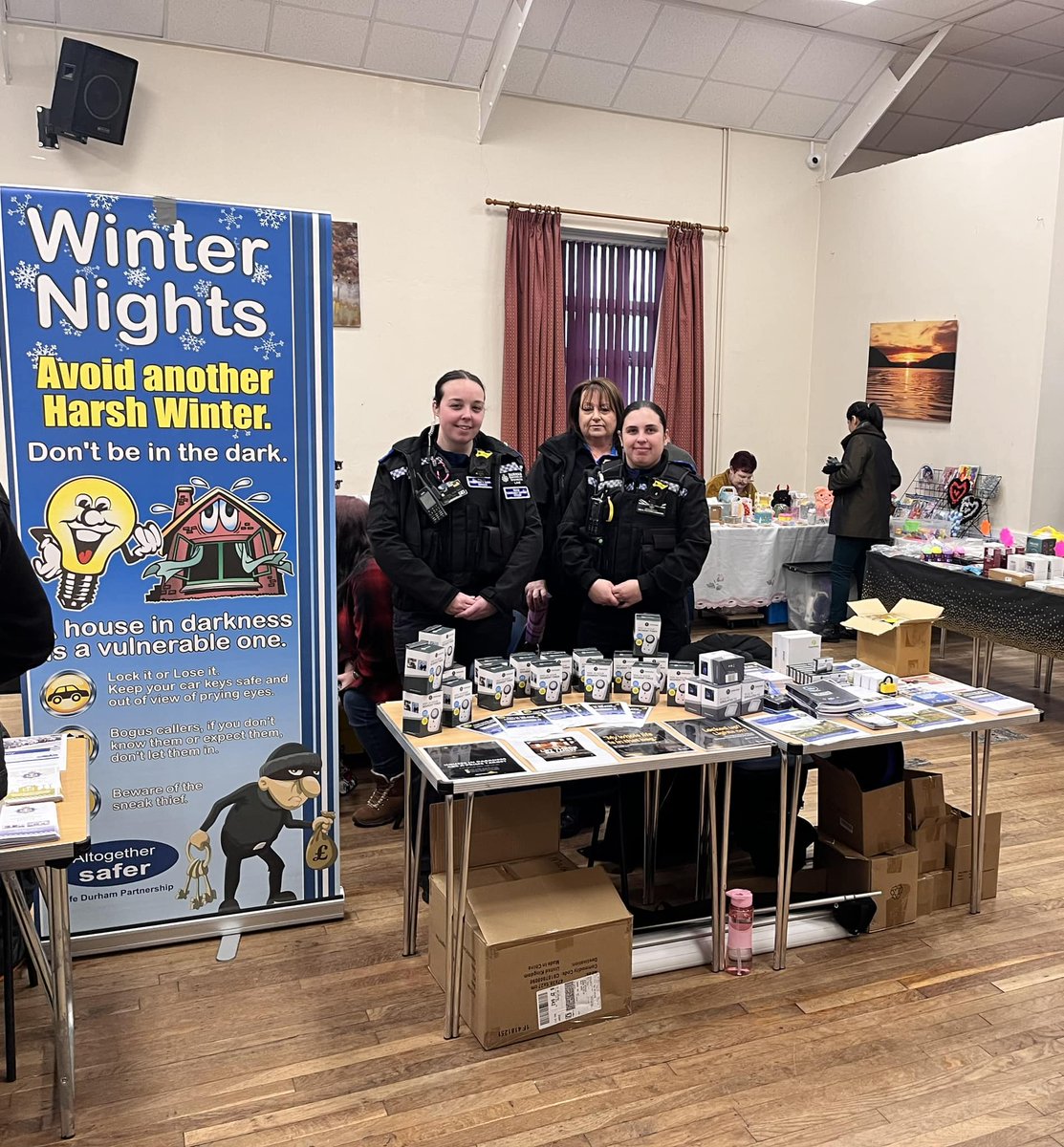 Our first winter nights roadshow kicked off at #Crook this morning with help from @DurhamCouncil & local PCSO's. Lots of residents attended and got chance to take away free equipment to help keep their homes safe. Keep an eye out for an event near you 👀 Lock it or lose it 🔐