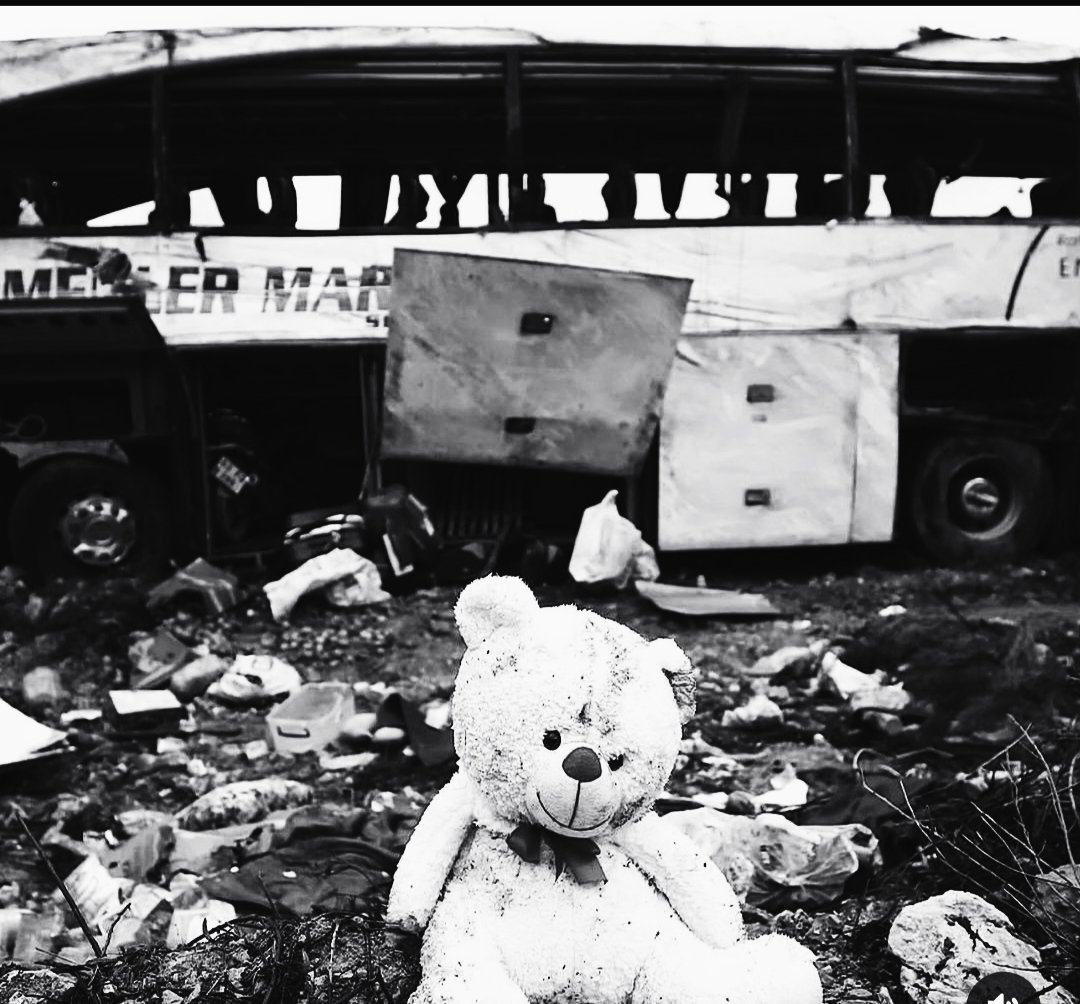 Abdullahdmir73's tweet photo. Marmaris-Mardin seferi yaparken Mersin/Aydıncık’ ta meydana gelen elim trafik kazasında vefat eden vatandaşlarımıza Allah' tan rahmet,kederli ailelerine sabır ve baş sağlığı; yaralı hemşehrilerimize acil şifalar diliyorum.#Mardin https://t.co/NlR4RCS51w
