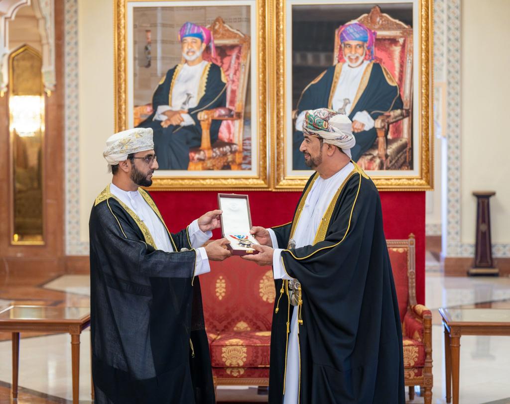 اتقدم بأسمى آيات التقدير والعرفان للمقام السامي لجلالة #السلطان_هيثم_بن_طارق المعظم-حفظه الله ورعاه-  على منحي وسام الإشادة السلطانية في البحث العلمي. هذه اللفتة الكريمة من لدن جلالته إنما هي حافز لبذل المزيد ولتقديم الأفضل في البحث العلمي، ودليل على متابعة جلالته للباحثين