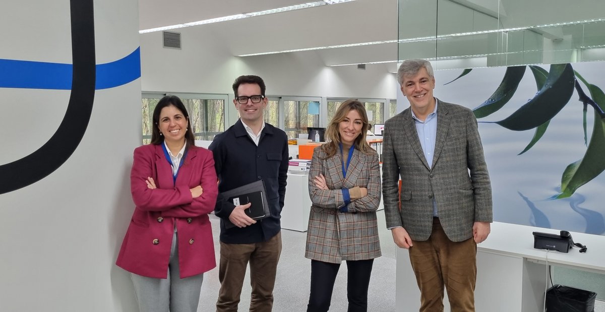CT_EnergyLab's tweet photo. 📷 ¡Orgullosos de dar la bienvenida a nuestro patronato a #GOCSA! Hoy nos han visitado para conocer de primera mano nuestros laboratorios e poder identificar sinergias comunes.
¡Bienvenidos a la familia EnergyLab!
https://t.co/mytGQ6IUQF https://t.co/XcLs8vJfzb