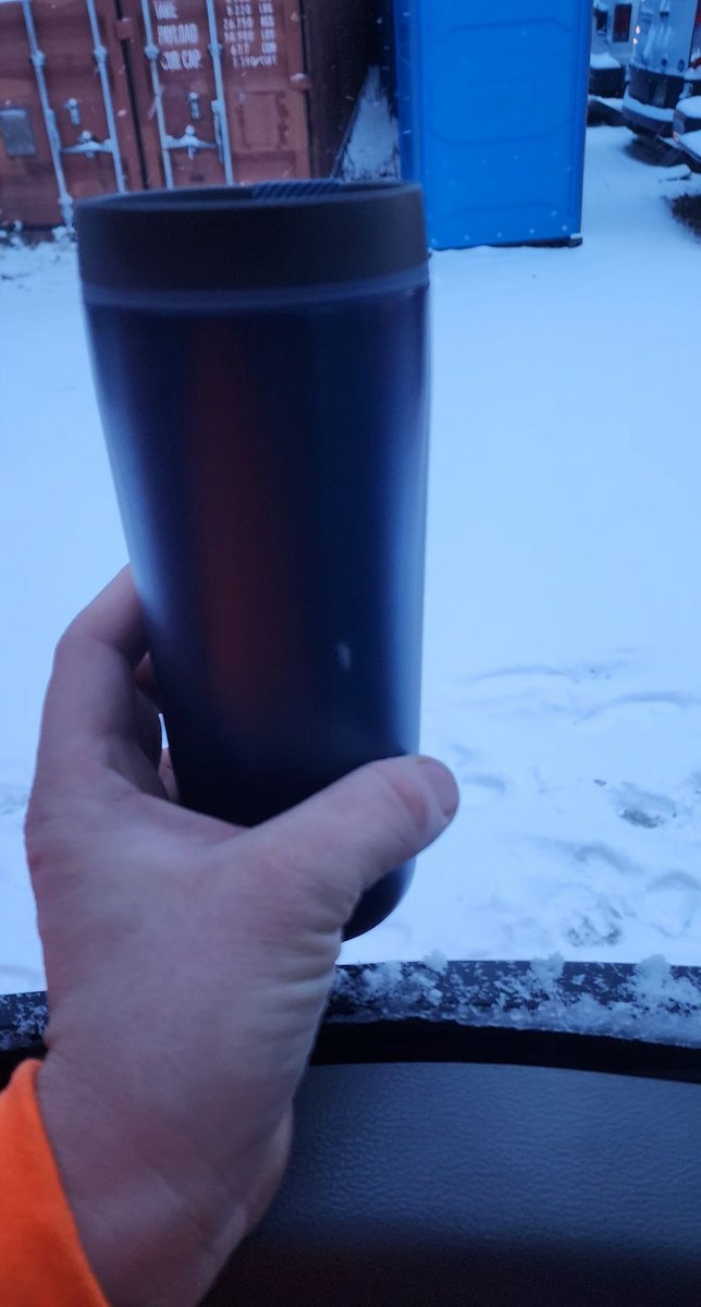 bi420fireguy's tweet photo. Morning all, gonna be a messy day. Stay dry, stay warm, and stay high. Try to have a good day 😊 #SnowMorning #Morning https://t.co/X6YgFis5bk