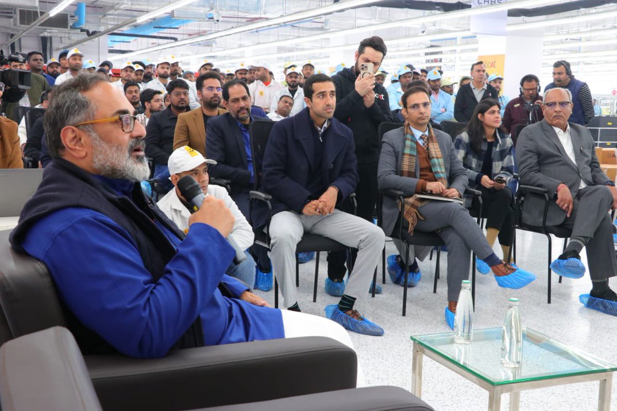 GoI_MeitY's tweet photo. Indian Startups are the catalyst of #ViksitBharat. #TheNextWave of startups will bolster India’s position as the trusted tech partner for the world.

To mark #NationalStartupDay2024, Hon. MoS Shri @Rajeev_GoI visited the @RockWithboAt factory in Noida today with 3 young Indians. https://t.co/UVaWeVf5UL