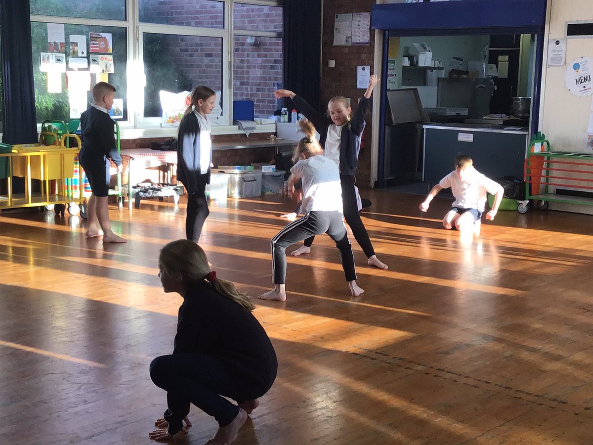 Class5elves's tweet photo. Count of 8, variation of movement and holding our balances in PE #elvingtonpe https://t.co/aIJUQzBk9W