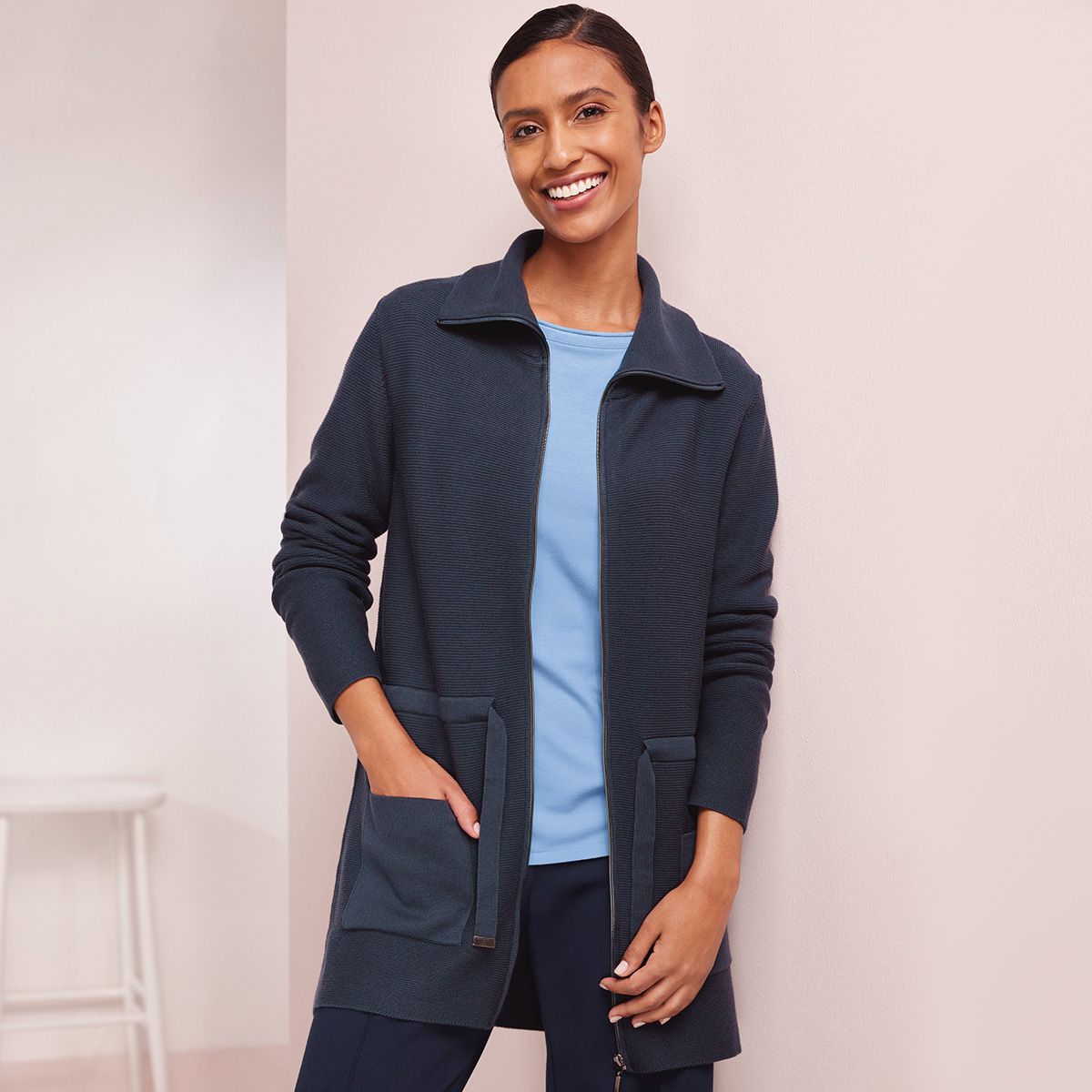 CotswoldCollect's tweet image. January chills? Embrace them in style! ❄️ Shop our latest collection here: buff.ly/2USKRCi 

#WinterReady #FunctionalFashion #CosyComfort #WinterStyle