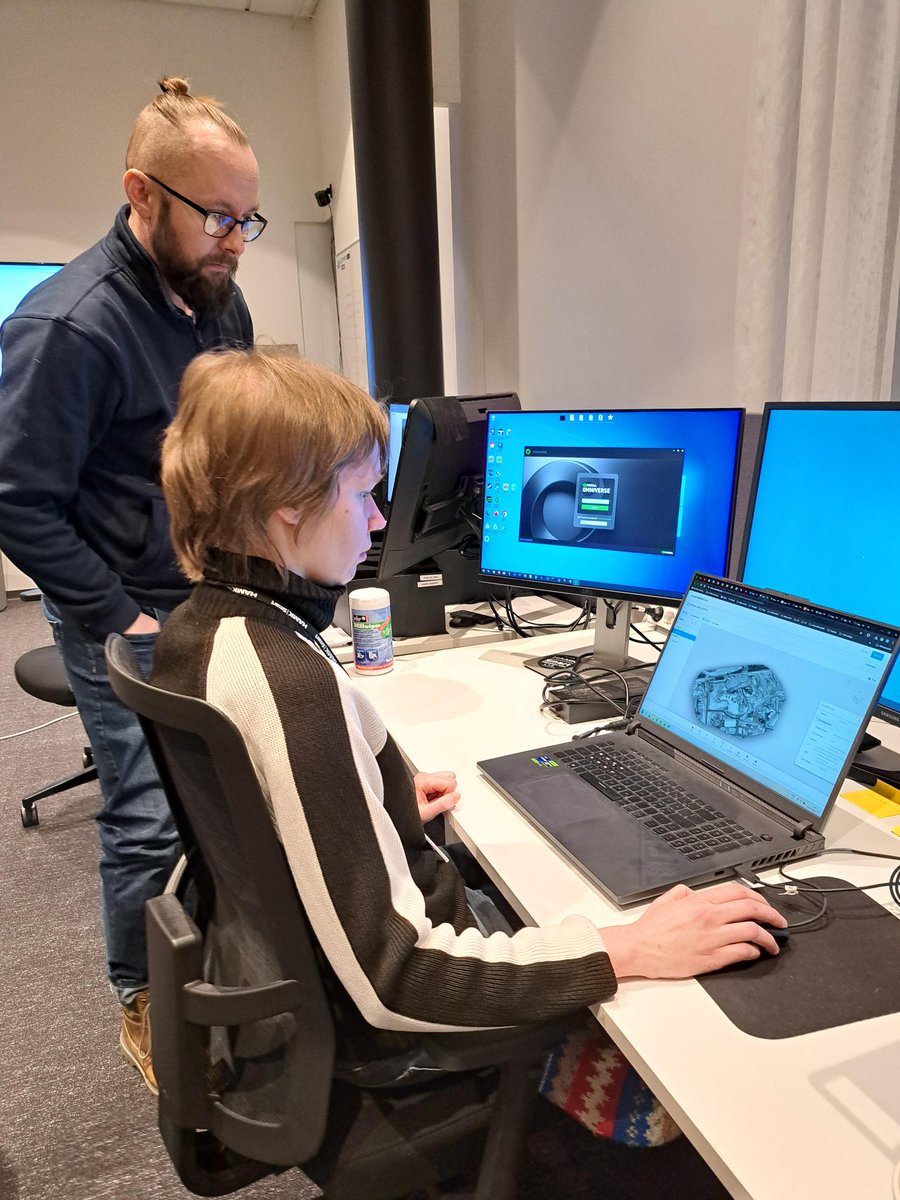 CorelabLive's tweet photo. Laajennetun todellisuuden Häme -hanke käsitteli tänään virtuaalitodellisuuden toiminnallisuutta pelimoottorien avulla HAMK Smart -tiloissa. Tarkastelussa oli myös yritysten omia malleja.
@hameenliitto @hamkdf @TampereUni #hämeenliitto #hamkdf #tampereenyliopisto https://t.co/pyondrSZc1