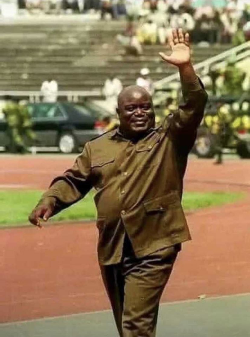 chrisdjembo's tweet photo. #RDC: Alors que tout un pays #Zaïre à l’époque était à l’emprise de la dictature #Mobutisme, ce digne fils a pu faire ce qu’il pouvait pour libérer son peuple mépris et otage de sa liberté.

‘Ne jamais trahir le Congo…’ dit #Mzée_Laurent_Désire_KABILA. https://t.co/ReeiPRw2te