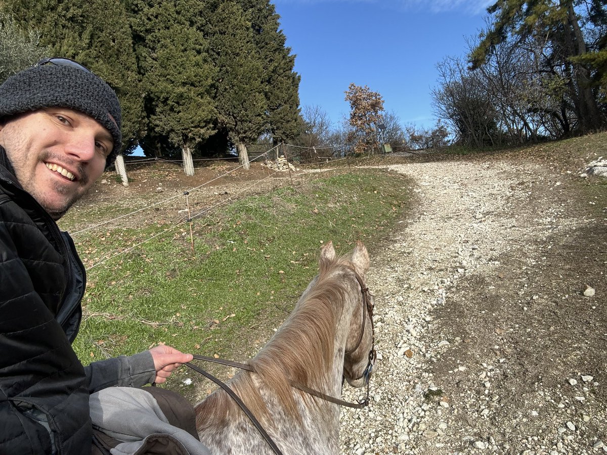 andreabeduschi's tweet photo. Anche oggi facce sorridenti con la lezione di Carlo Franck  a Basalovo Trekking https://t.co/3zQfAMcMlh