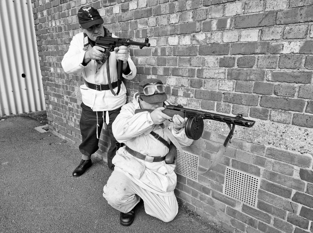 JasonJo16253734's tweet photo. At the Chatham Militaria Fair , and unfortunately no snow still , but myself and Heinrich still managed to have a great time.
🚫 NON POLITICAL 🚫
Eastern Front Fallschirmjäger impression
#mp40 #ppsh #deactivatedguns #Fallschirmjäger #Fallschirmjager3r2k #reenacters #Luftwaffe https://t.co/o8EVrkzjPN