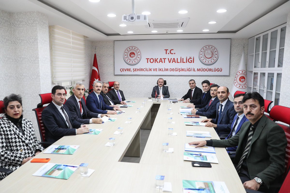 Tokat Valimiz Sayın Numan HATİPOĞLU Çevre, Şehircilik ve İklim Değişikliği İl Müdürümüzü ziyaret etti.
Ziyaret esnasında İl Müdürümüz Selim BOYRAZ’dan Müdürlüğümüz çalışmalarıyla ilgili brifing aldı.