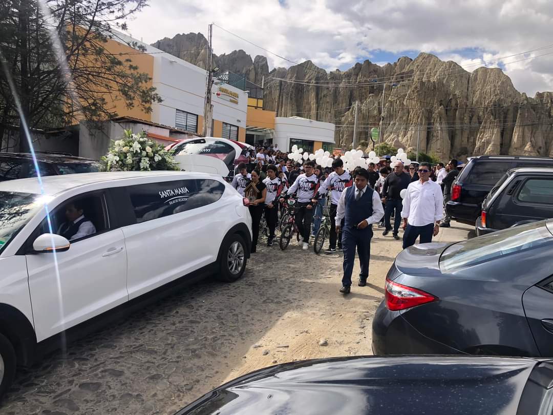 Los amigos del bicicross despidieron a Sabrina Viscarra Pabón, joven deportista paceña que falleció el sábado.