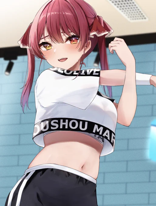 デカパイが丈の短い服を着るとできるこの空間…好きな人いる?   #あなたのデカパイ作品を見せてください