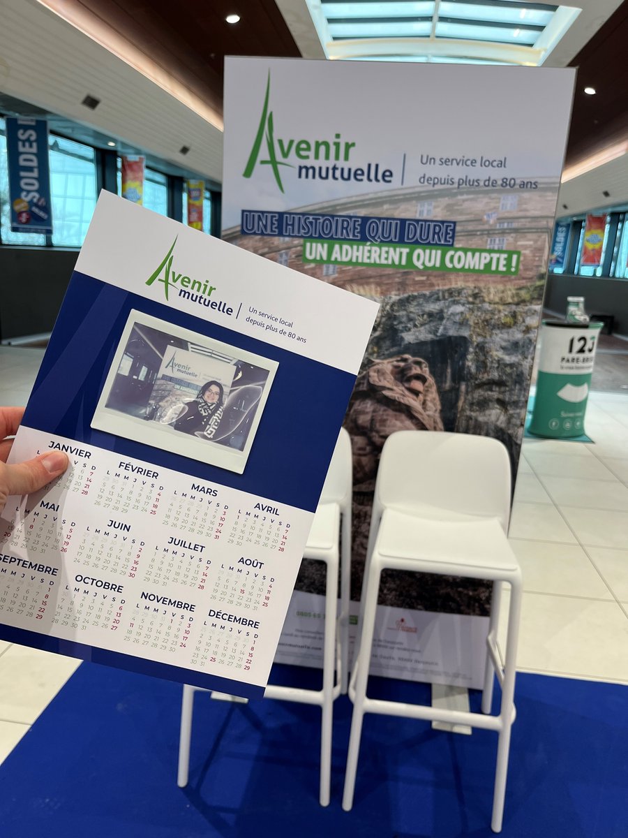 AvenirMutuelle's tweet photo. Retour en images📸
Samedi dernier, des calendriers photo étaient distribués dans la galerie marchande Leclerc de Belfort. Les passants pouvaient ainsi repartir avec un calendrier personnalisé avec une photo d'eux. L'occasion de vous souhaiter nos vœux pour cette nouvelle année. https://t.co/v7GjP5cxUv