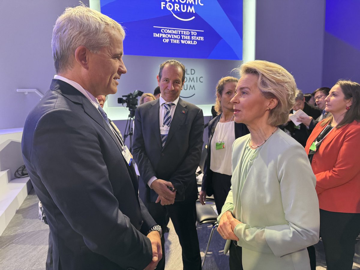 Auftakt zum @WEF #wef24.

Ich nutze die Gelegenheit für diverse bilaterale Treffen und auch, um erste internationale Kontakte zu knüpfen, u.a. mit EU-Präsidentin @vonderleyen .

Danke für den herzlichen Austausch!

#swissgovwef24