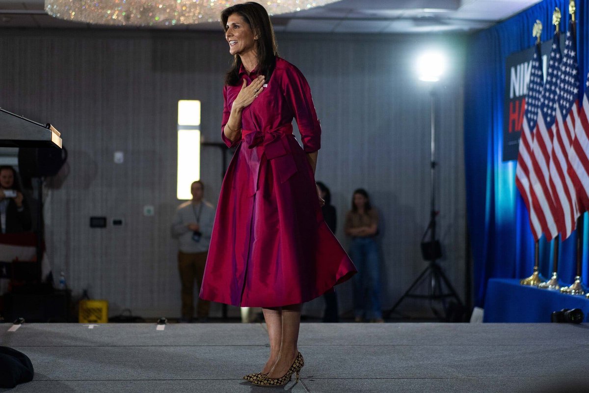 I’d #vote for her just because of this dress <a href="/VVFriedman/">Vanessa Friedman</a> 
💕💕
#Primaries #America