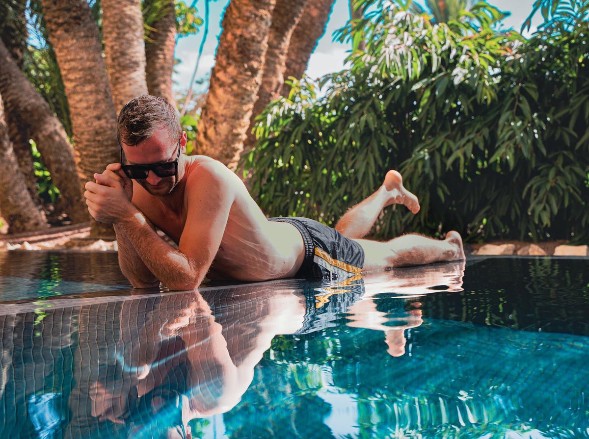 BramBierkens's tweet photo. #ReflectionsInWater 🌊✨ Dive into the depths of self-discovery, where thoughts ripple like reflections. 🤔💦 #InnerJourney #SereneMoments #ContemplationTime #swimmingpool #GranCanaria #GayLife https://t.co/NzJOJKBG5I