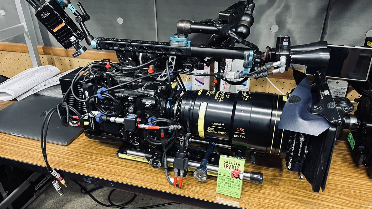 Alexa35 + Cooke デカアナモ85mm アメスピと比較するとこんな感じ