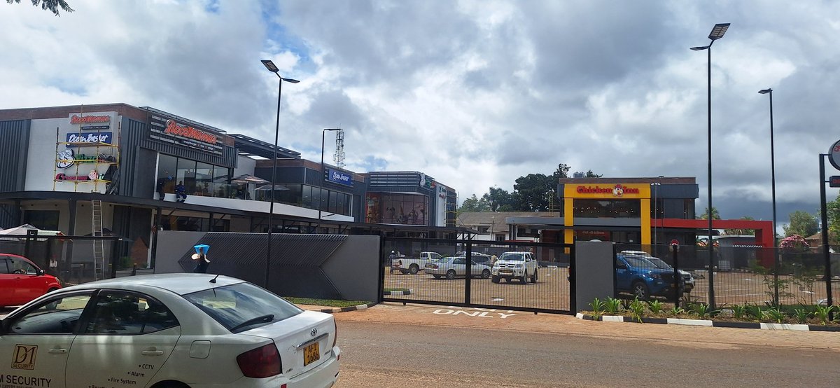 zimpropertynews's tweet photo. 🏗Avondale are you ready?
Cork Road:
Roco Mama's🍔🍟
Ocean Basket 🍤🦪🍣
Pizza Inn🍕
Chicken Inn🍗🍟
#Foodie
#FoodSpot
#Simbisabrands
#Zimproperty https://t.co/Nwf7HvWrDY