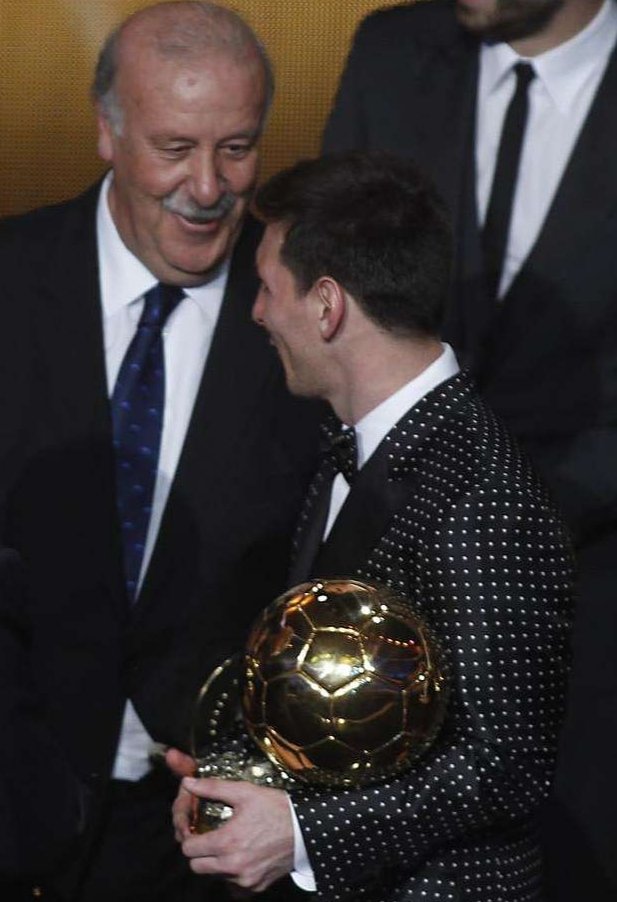 menottismo_'s tweet photo. Vicente Del Bosque: "Me sabe mal decirlo, porque no quiero molestar a nadie, pero no queda ninguna duda de que Leo Messi es el mejor y el más grande jugador de la historia del fútbol". https://t.co/kwV0usmVOZ