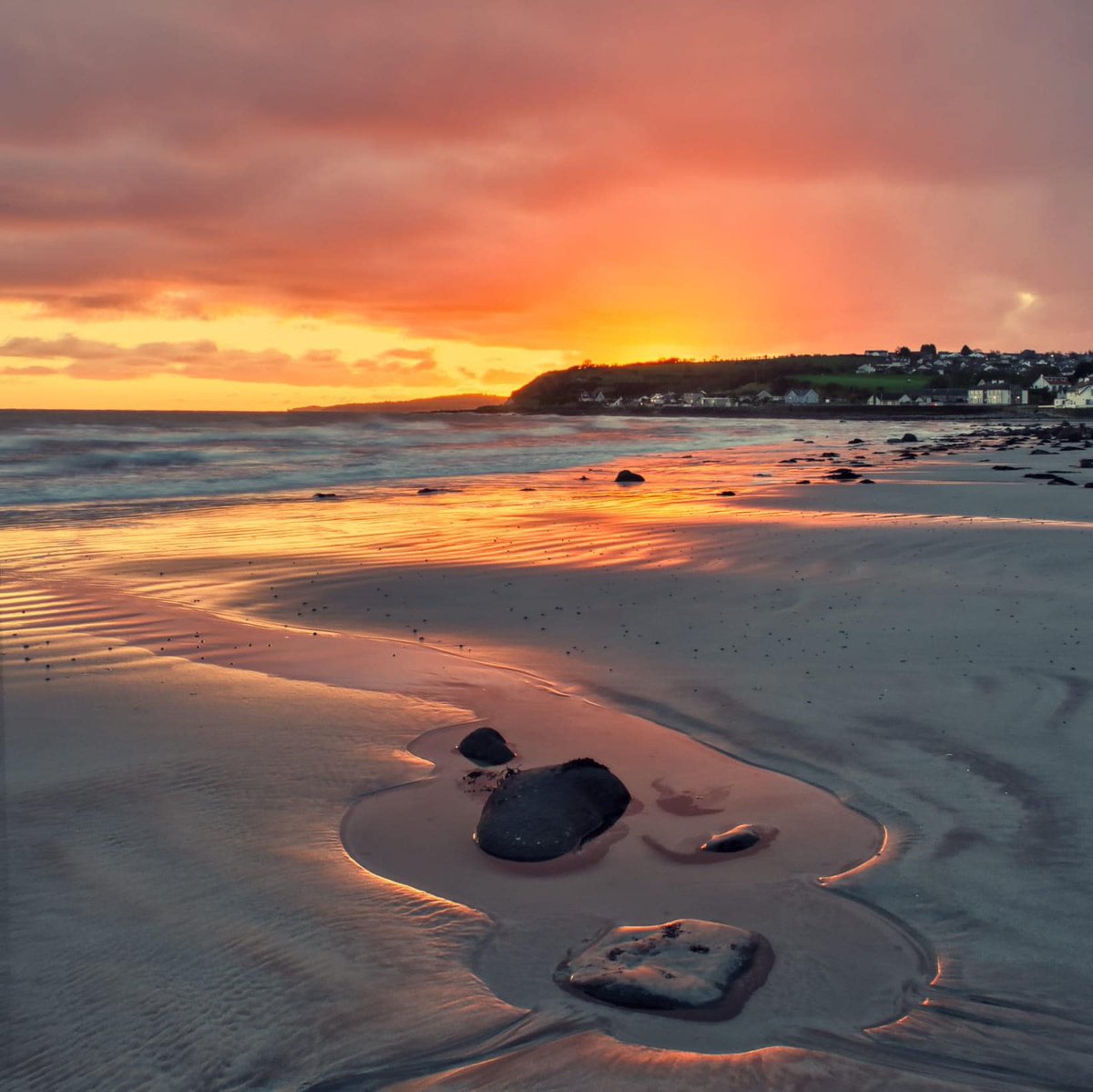 VisitLarne's tweet photo. What a beautiful sunrise over Drains Bay. 🌅😍 

📷 Colum Mackle

#VisitLarne https://t.co/TA67rzm5Iy